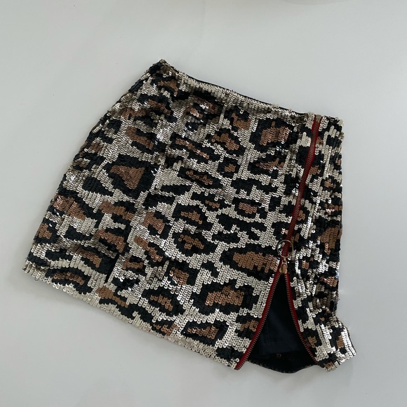 Like-New H:ours skirt - Picture 2 of 6